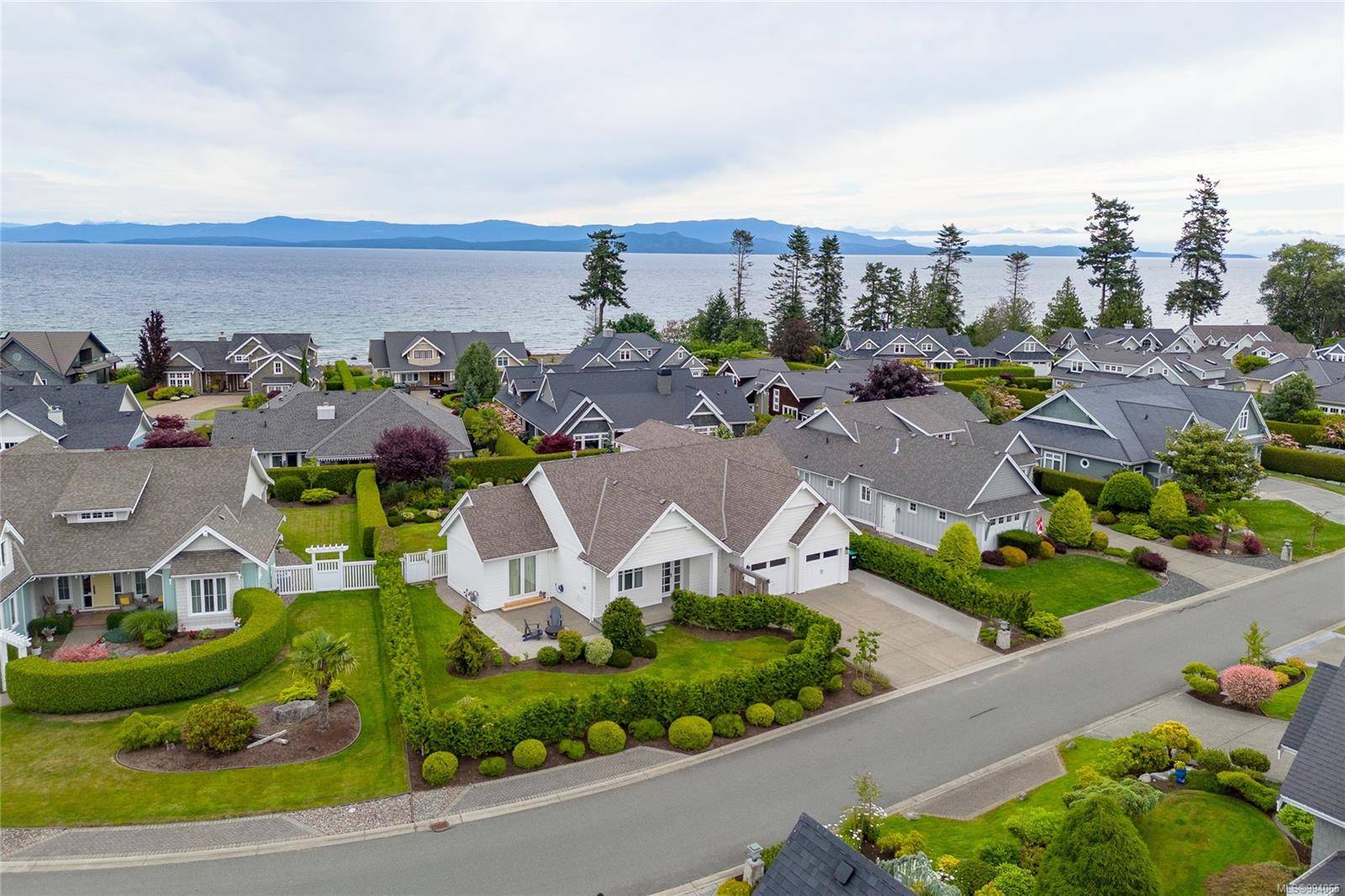 Qualicum Beach, BC V9K 0A2,815 Bluffs Dr