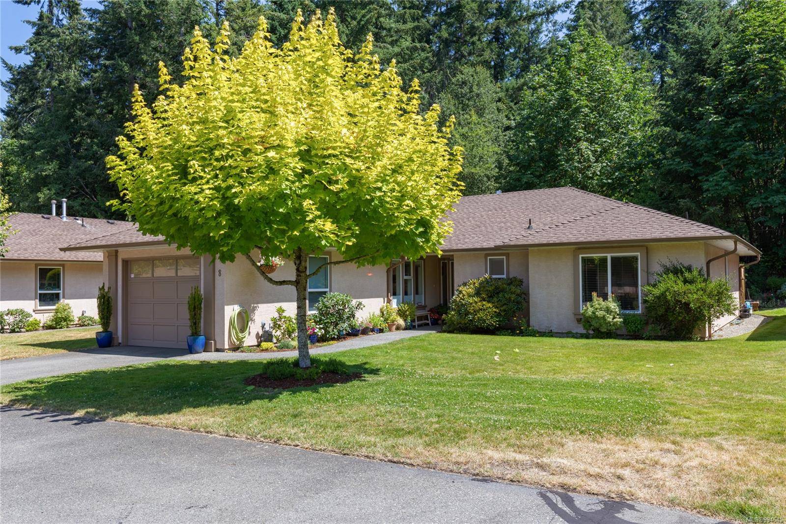 810 Chestnut St #8, Qualicum Beach, BC V9K 2M6