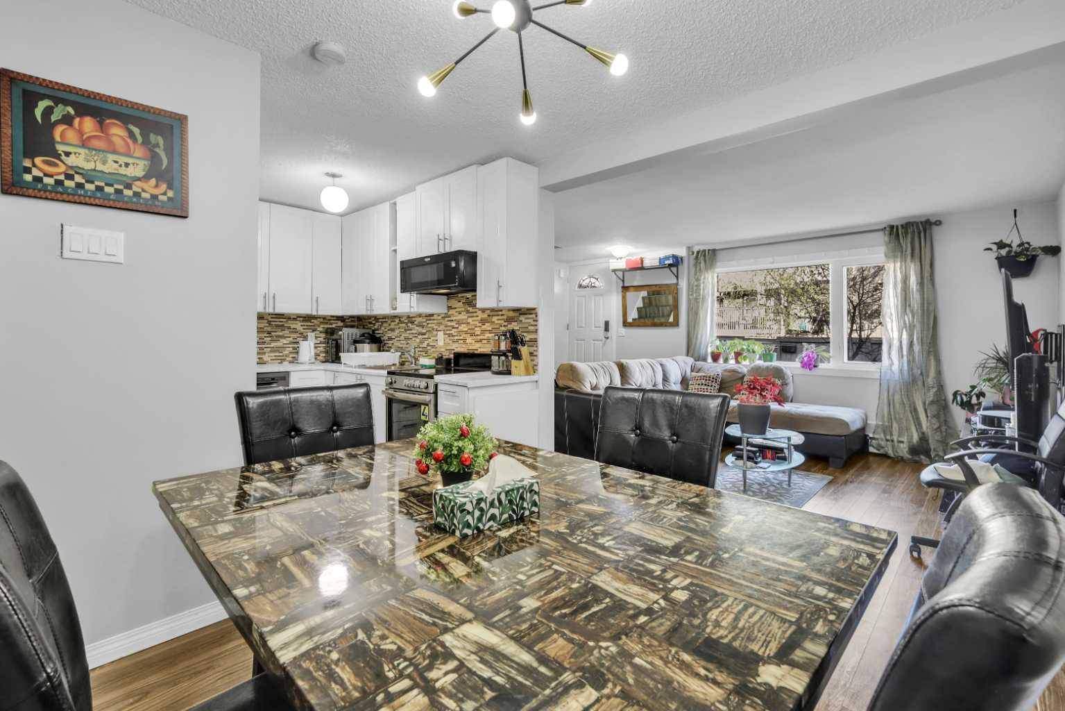 Calgary, AB T3E 3H4,3809 45 ST SW #137
