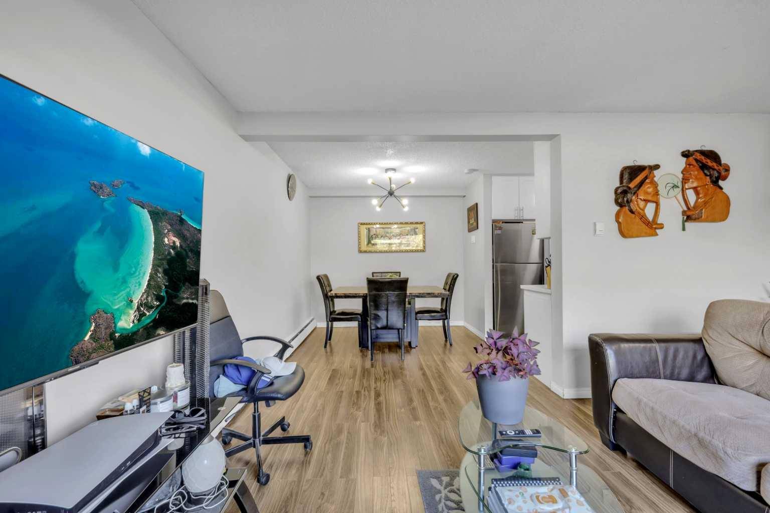 Calgary, AB T3E 3H4,3809 45 ST SW #137
