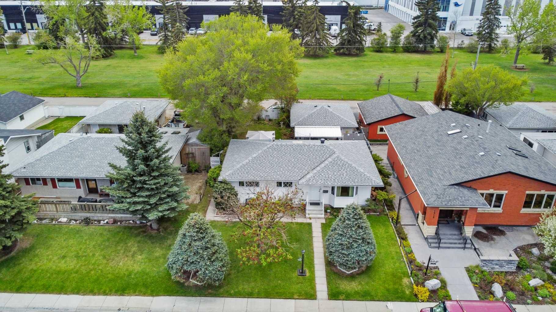 Calgary, AB T2E5V5,1923 Matheson DR NE