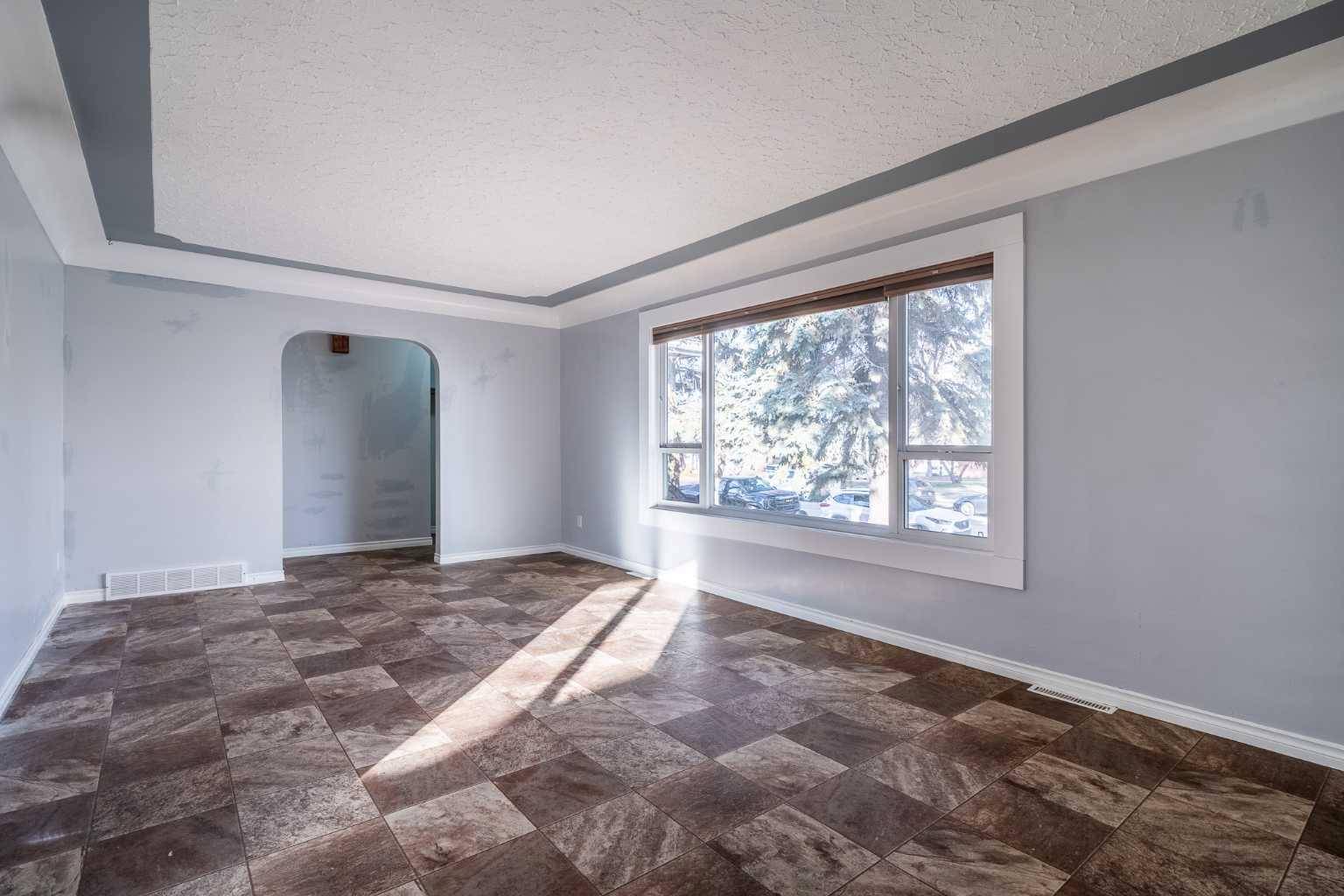 Lloydminster, AB T9V 1V7,5123 50 ST