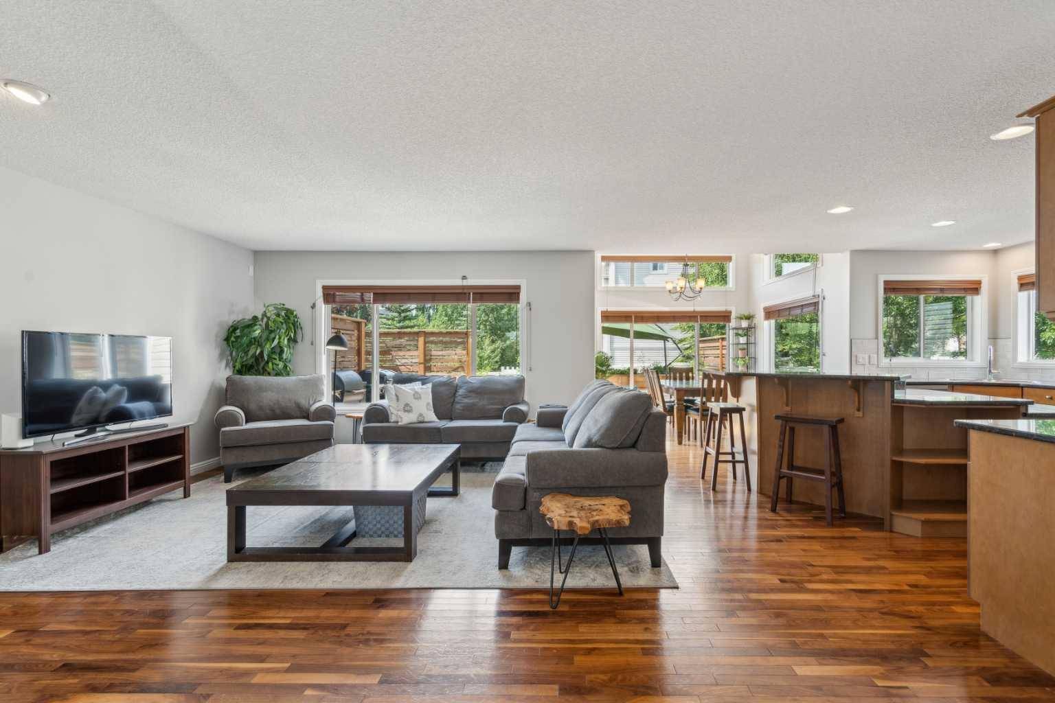 Calgary, AB T3G 5S4,472 Royal Oak HTS Northwest