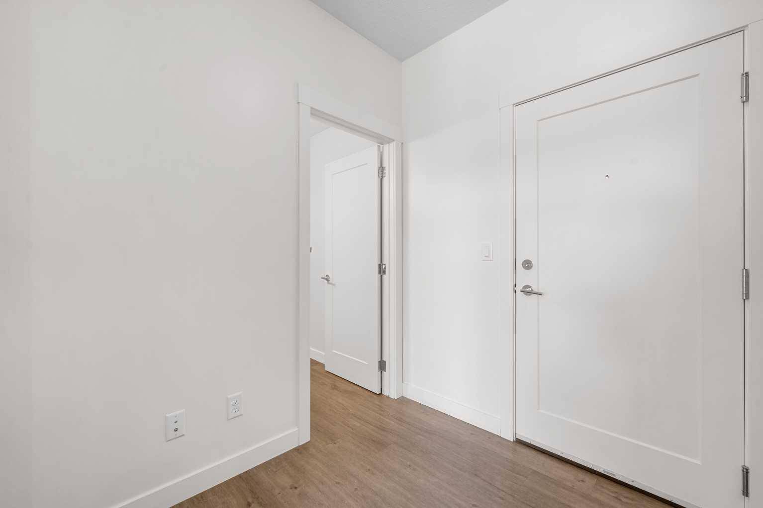 Calgary, AB T2X 4E3,10 Walgrove Southeast #211
