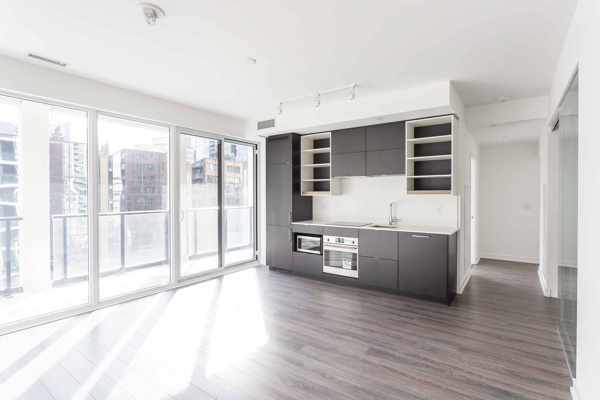 Toronto C01, ON M5G 0C5,20 Edward ST #811