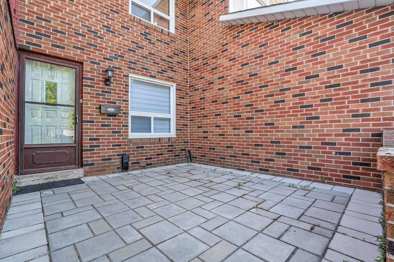 Toronto C15, ON M2H 2K2,102 Micmac CRES