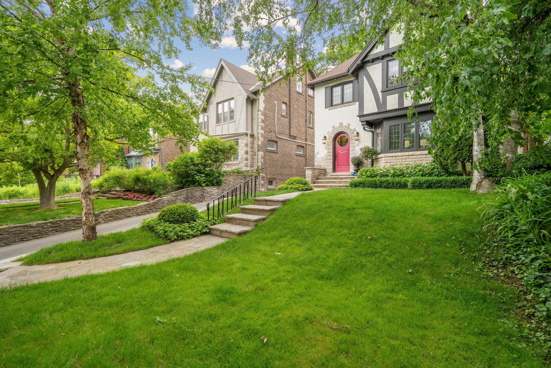 Toronto C09, ON M4W 2C2,294 Douglas DR