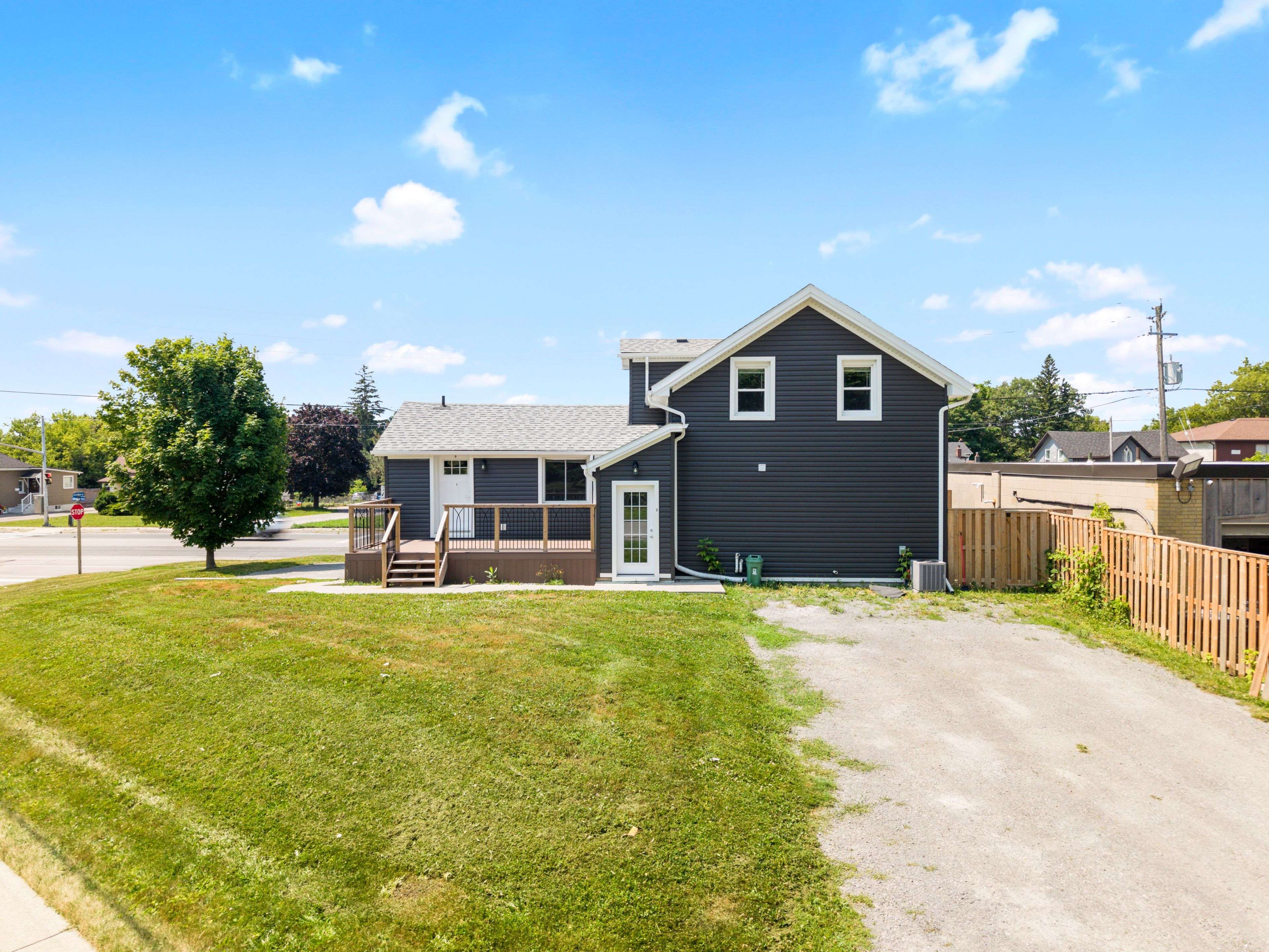Oshawa, ON L1H 4K8,865 Simcoe ST S