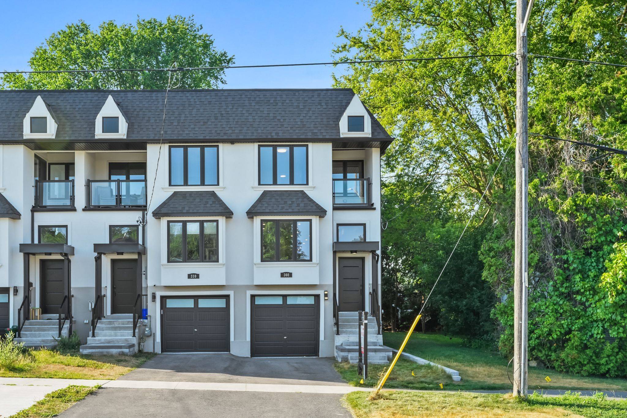 Oshawa, ON L1J 2N7,308 Anderson AVE