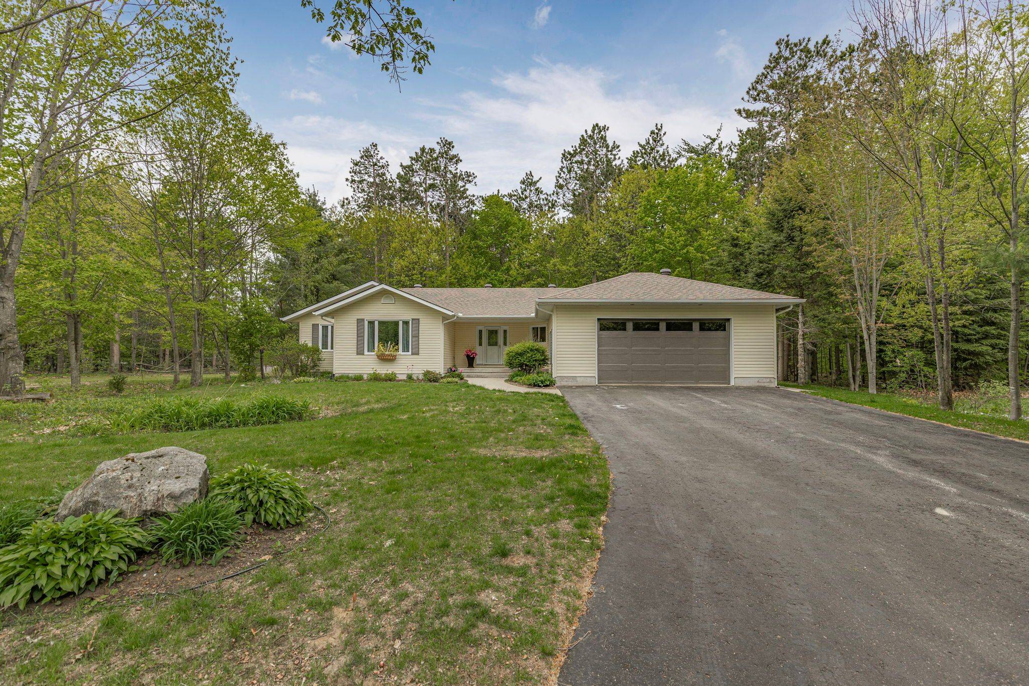 37 Sterling DR, Tiny, ON L0L 2T0