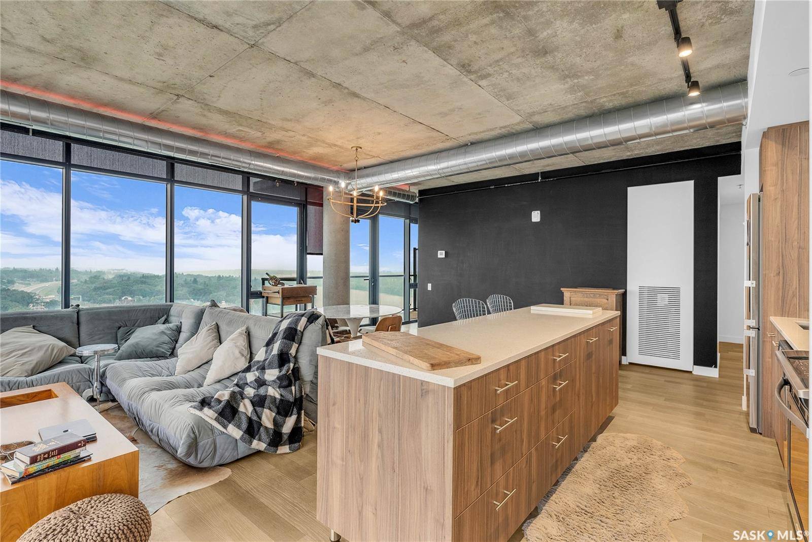 Saskatoon, SK S7K 1M5,490 2nd AVENUE S #1405