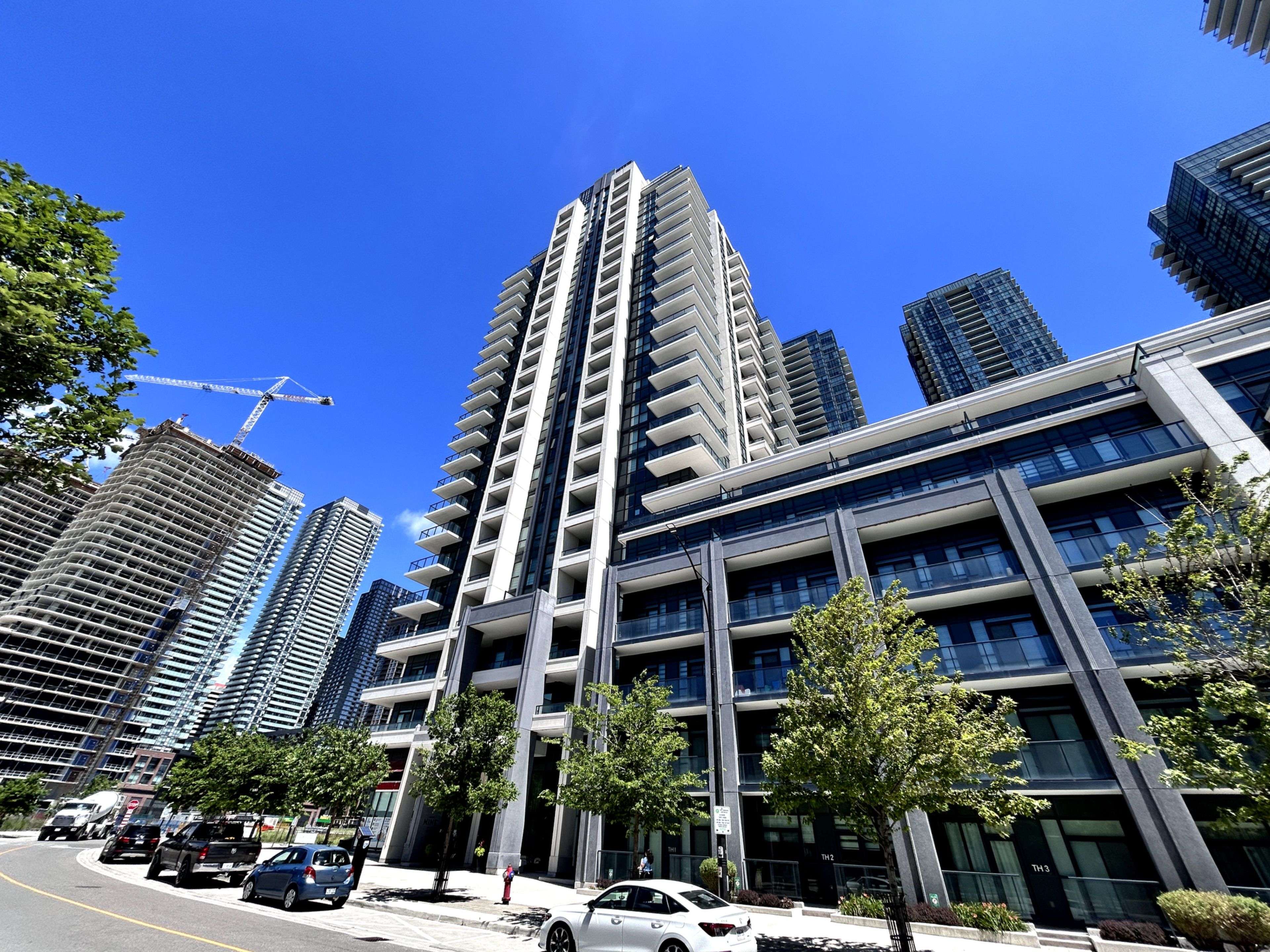 4085 Parkside Village DR #PH1, Mississauga, ON L5B 0K9