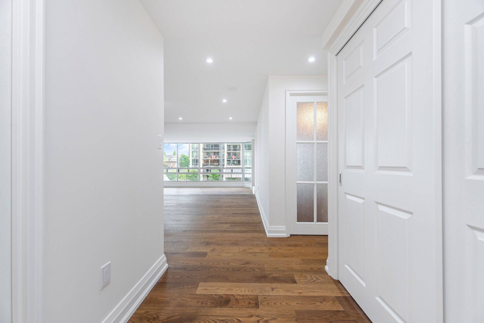 Oakville, ON L6L 5V2,2180 Marine DR #306