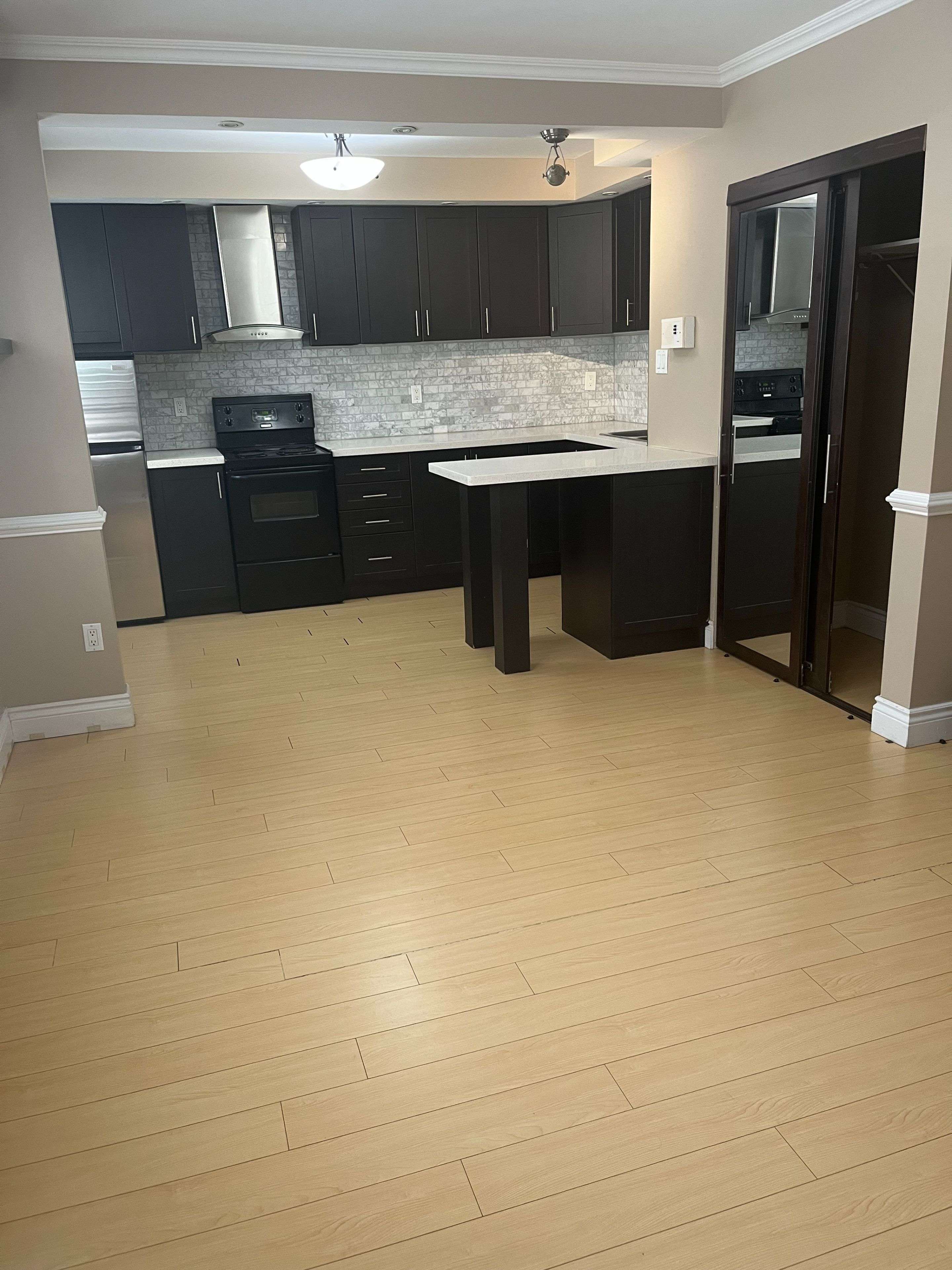Toronto W01, ON M6K 2H9,3 Elm Grove AVE #27