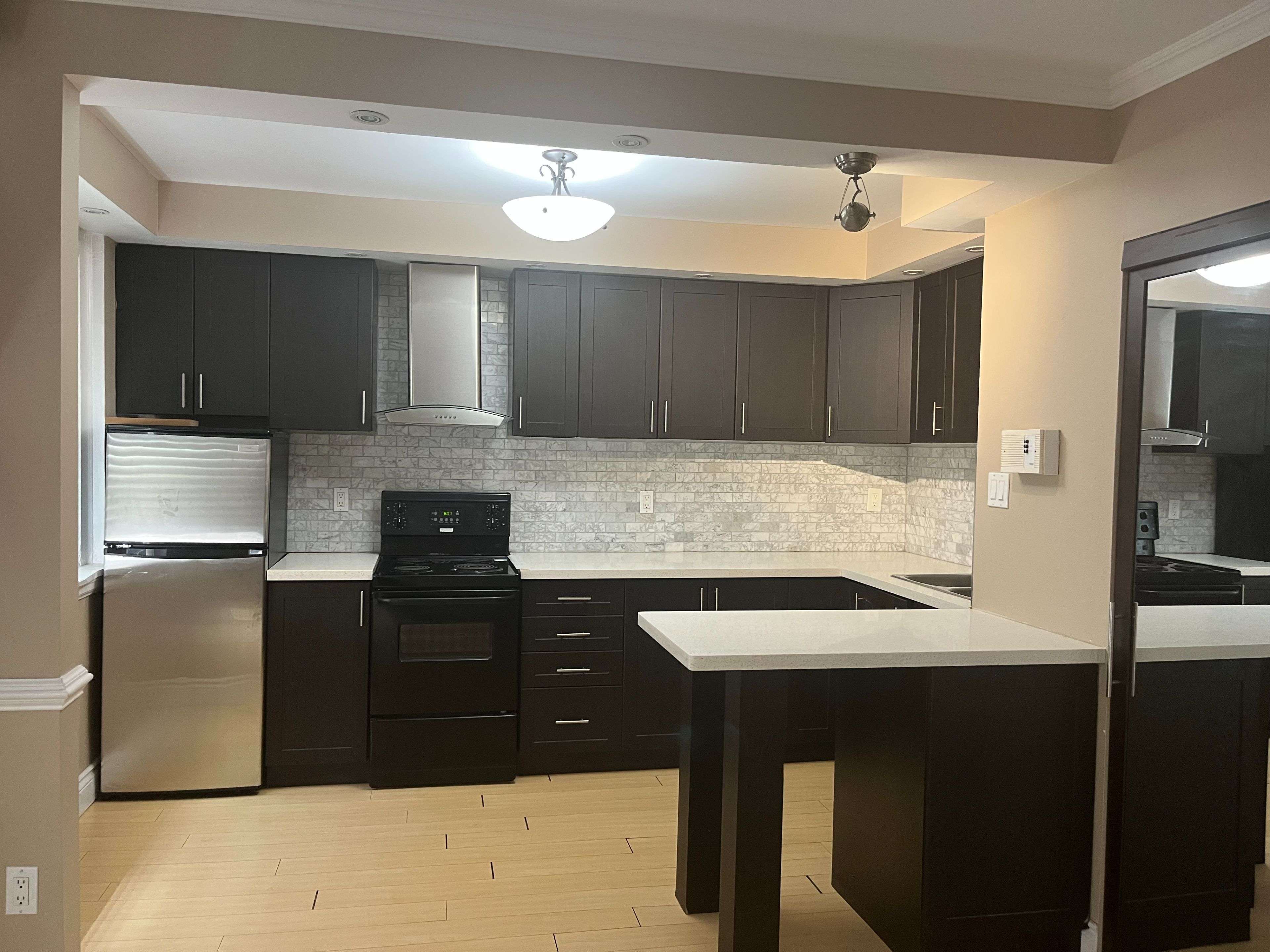 Toronto W01, ON M6K 2H9,3 Elm Grove AVE #27