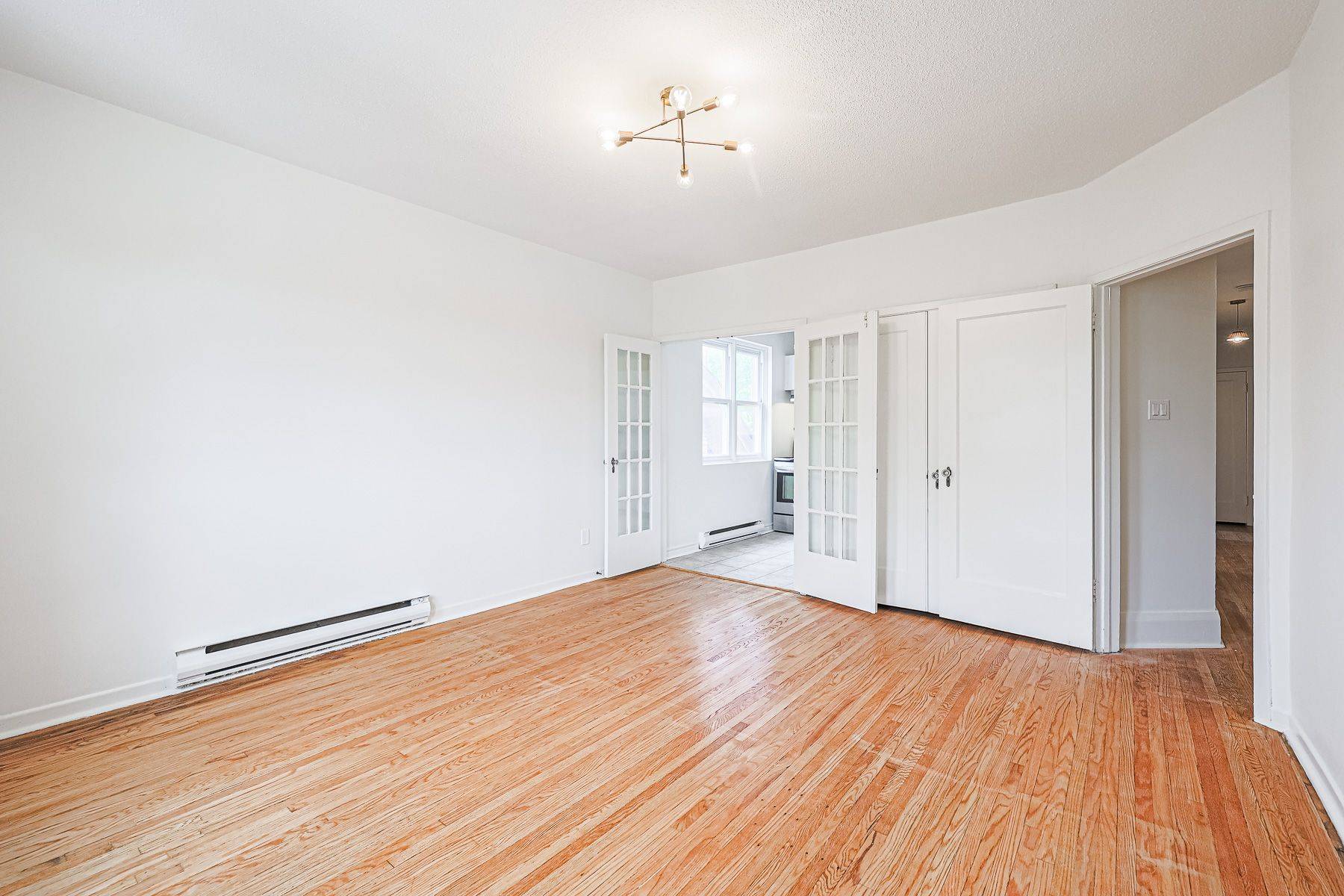 Toronto W01, ON M6K 1H1,1340 King ST W #402