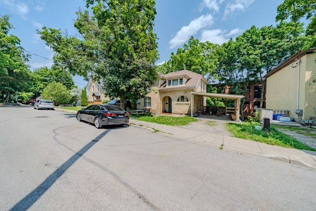 9 Ramore ST, Cambridge, ON N1S 2P6