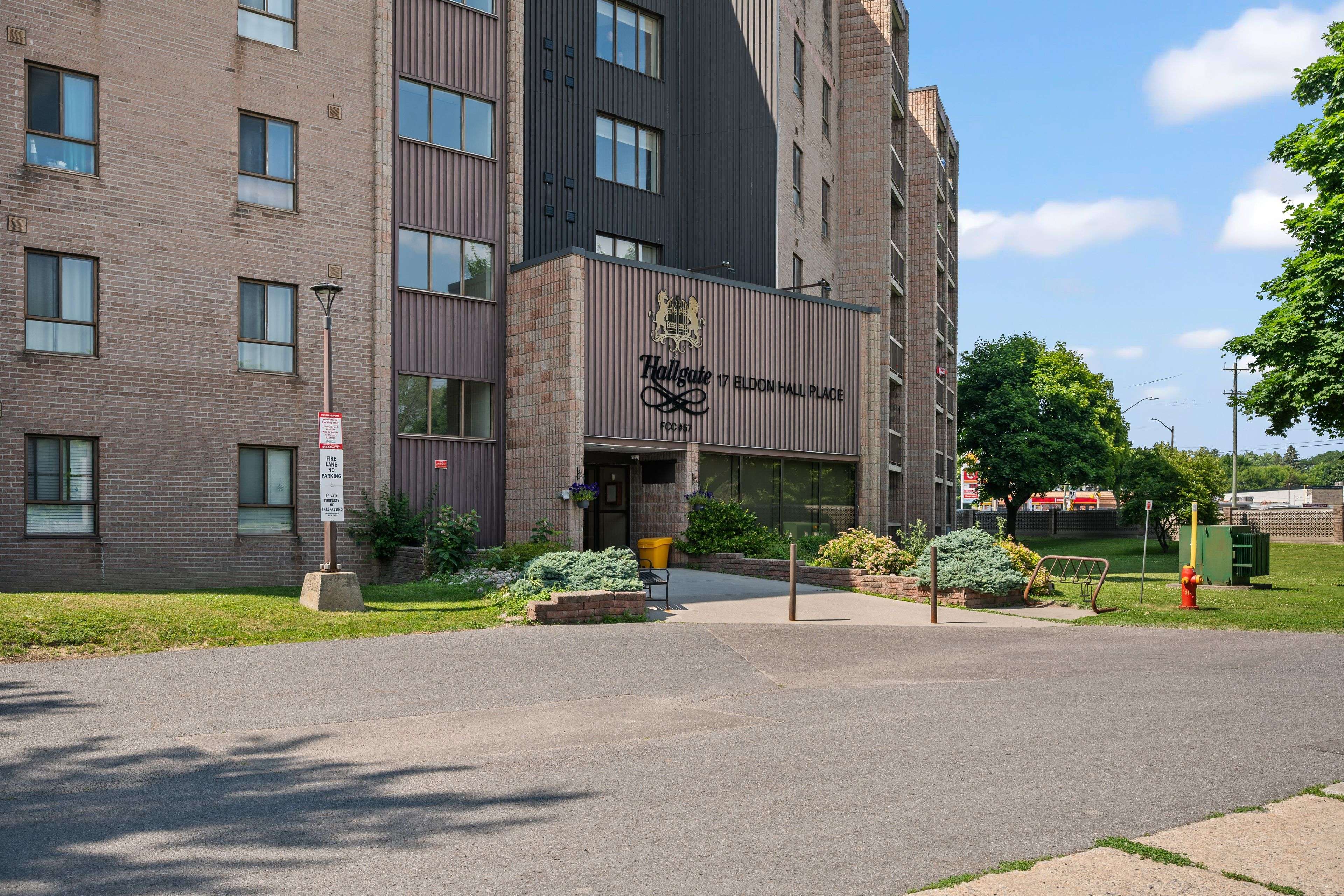 Kingston, ON K7M 7H5,17 Eldon Hall PL #203