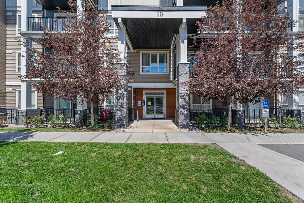 Calgary, AB T2X 4E3,10 Walgrove Southeast #211