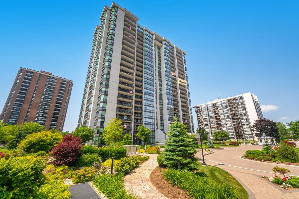 Oakville, ON L6L 5V2,2180 Marine DR #306