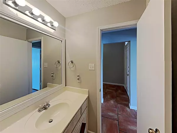 Saginaw, TX 76179,613 Oak Hollow Trail