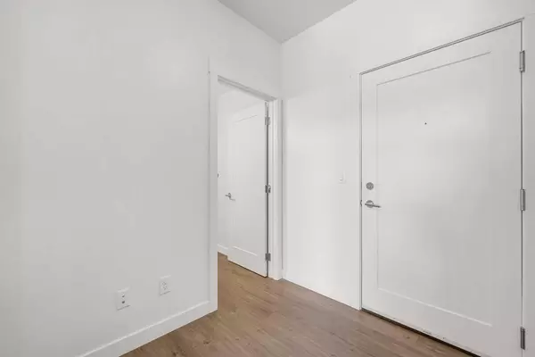 Calgary, AB T2X 4E3,10 Walgrove Southeast #211