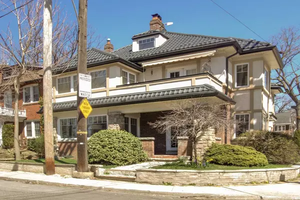 Toronto C09, ON M4T 1P2,250 St. Clair AVE E #Upper#2