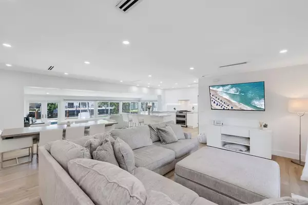 Pompano Beach, FL 33062,2448 SE 9th St