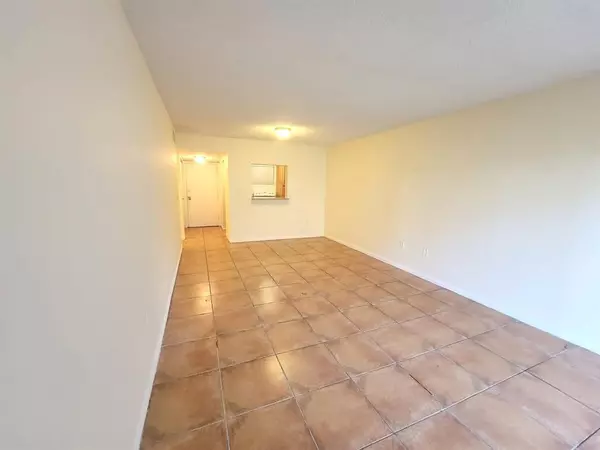 Lauderdale Lakes, FL 33311,3600 NW 21st St #103
