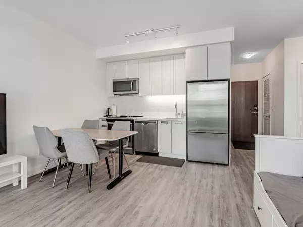 Innisfil, ON L9S 0M3,333 Sea Ray AVE #D113