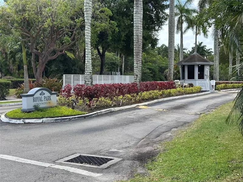 117 Royal Park Dr #1F, Oakland Park, FL 33309