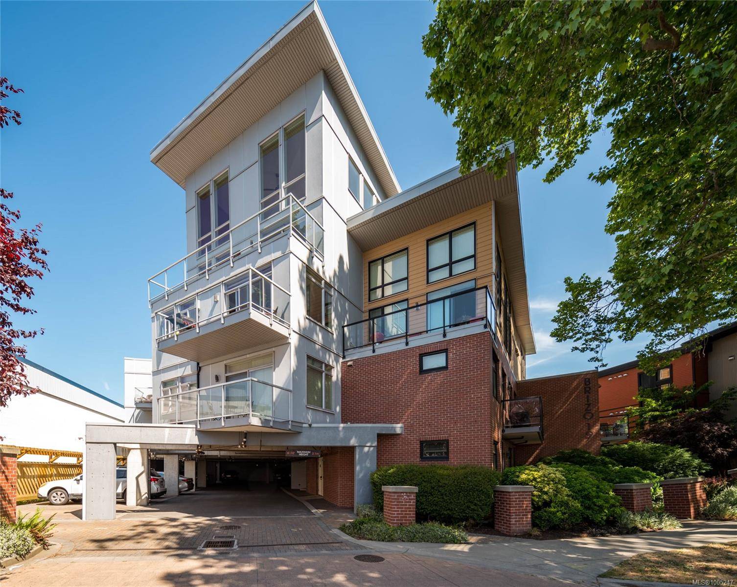Victoria, BC V8Z 1A4,606 Speed Ave #402