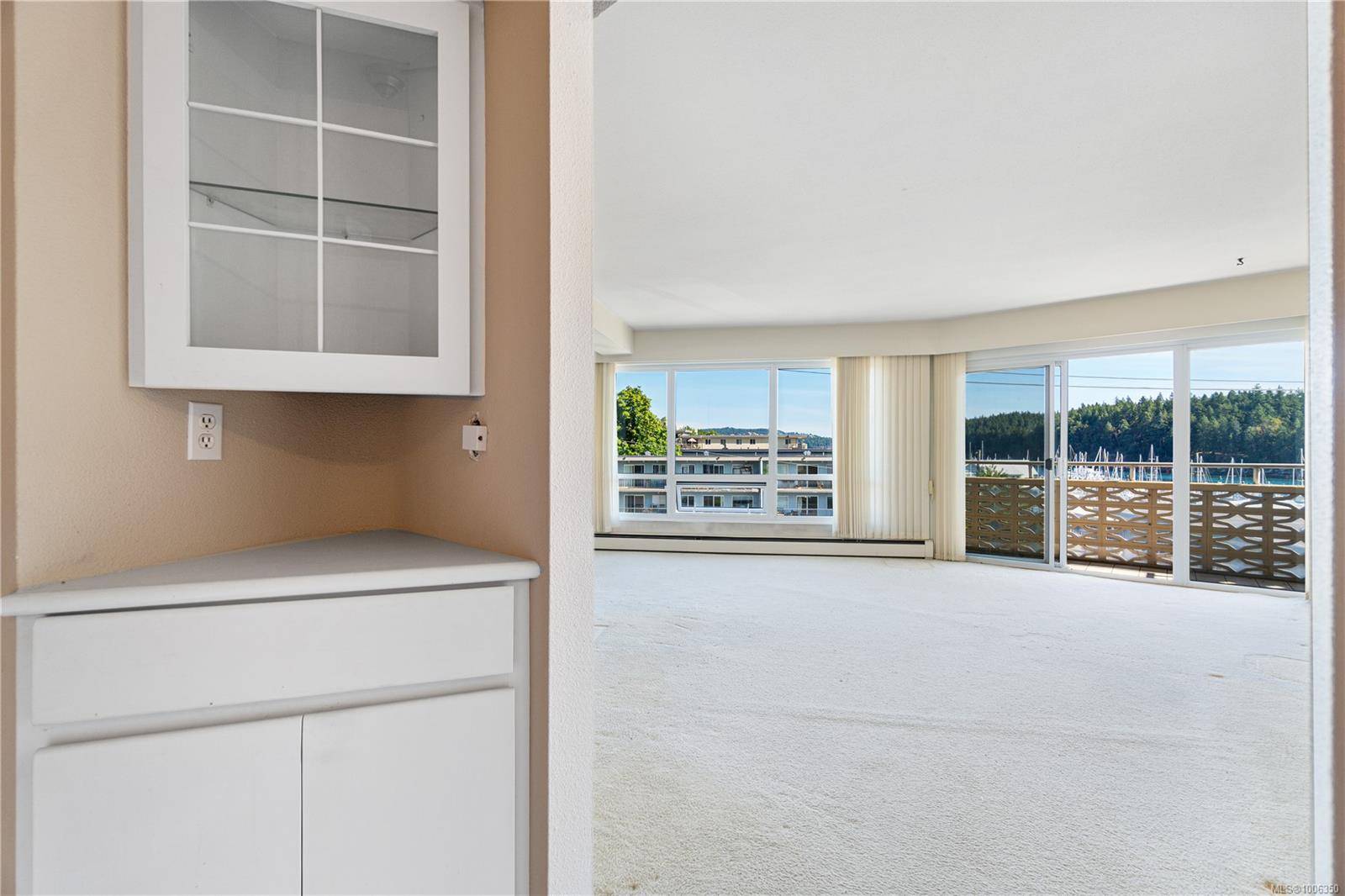 Nanaimo, BC V9S 4H9,375 Newcastle Ave #301