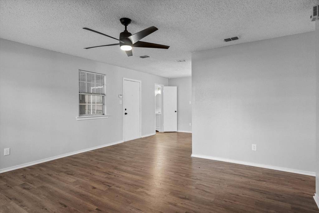 Lindale, TX 75771,204 Half Street
