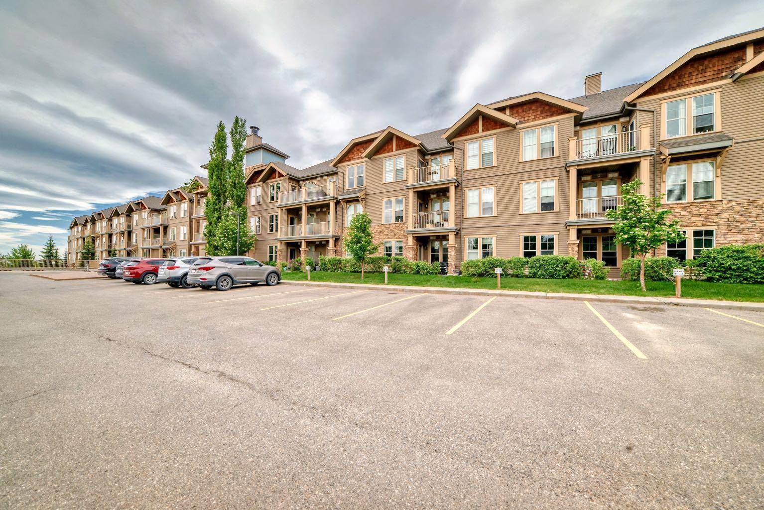 Cochrane, AB T4C 0H7,207 Sunset DR #327