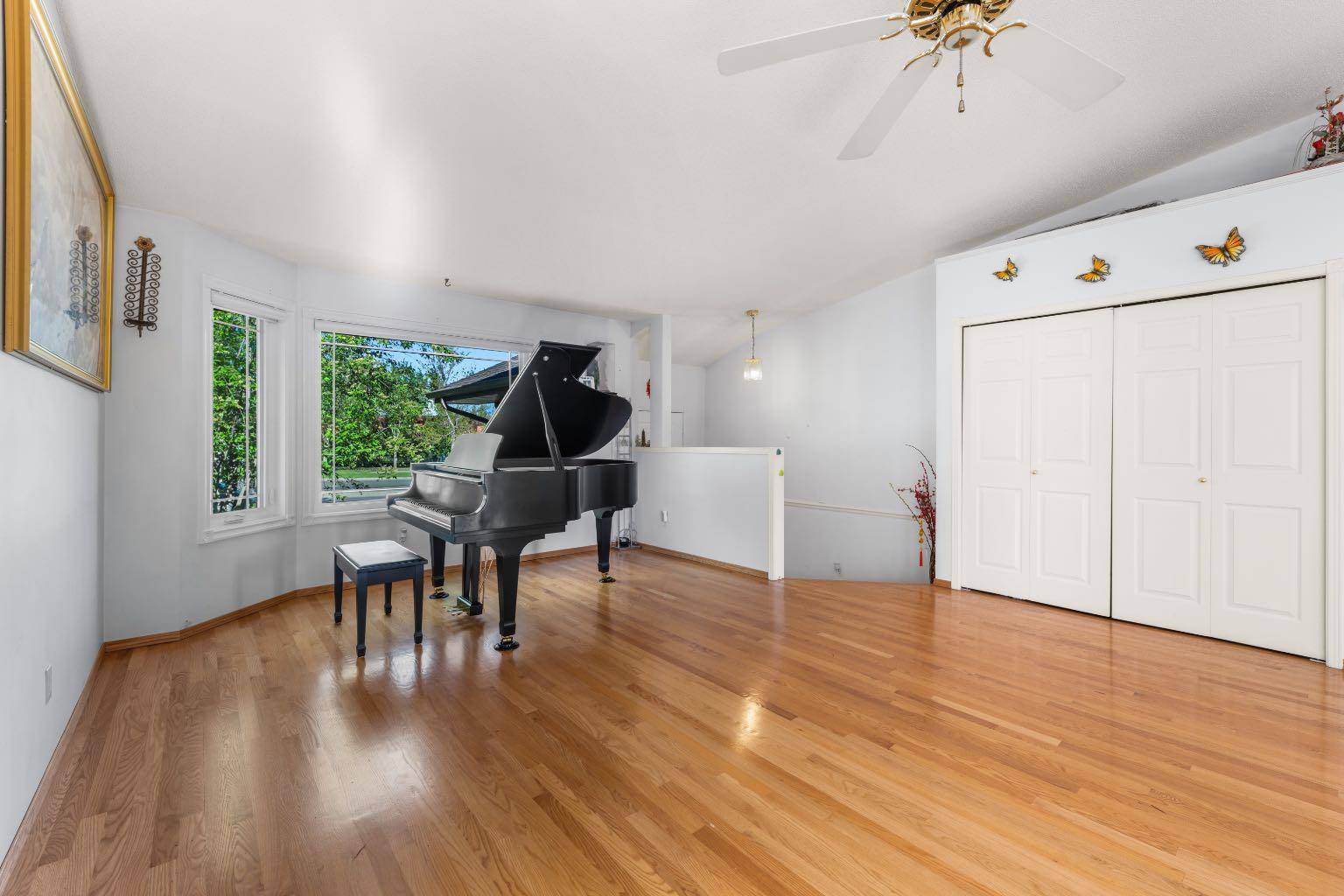 Calgary, AB T3H2X8,6206 Sierra Morena BLVD Southwest