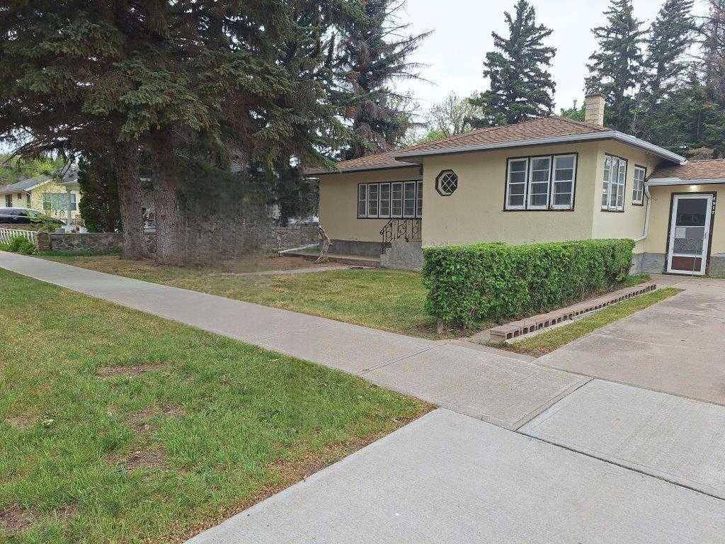 4817 52 AVE, Taber, AB T1G 1H2