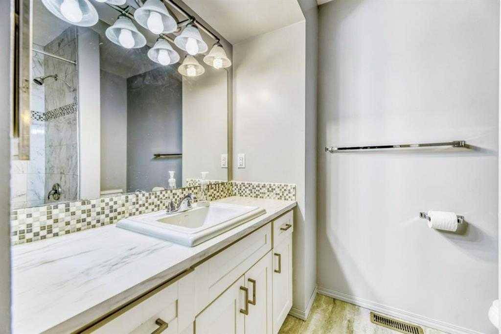 Calgary, AB T2L1Y3,3500 Varsity DR #2401