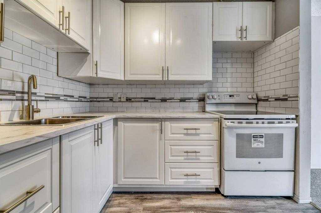 Calgary, AB T2L1Y3,3500 Varsity DR #2401