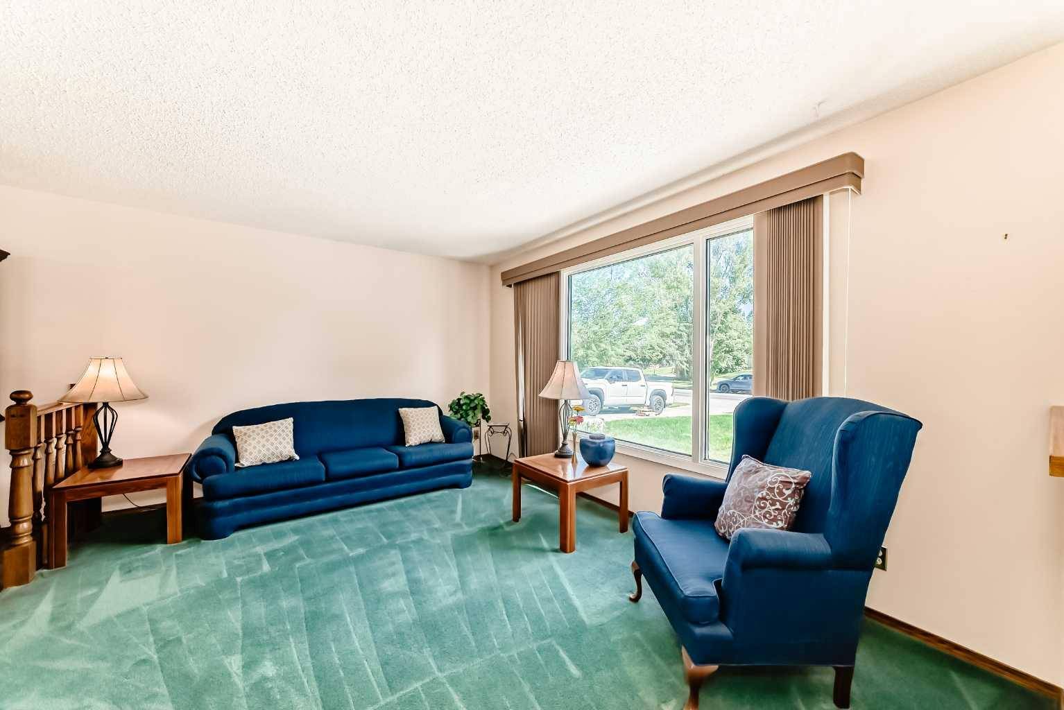 Calgary, AB T2J 4E1,237 Queensland PL SE