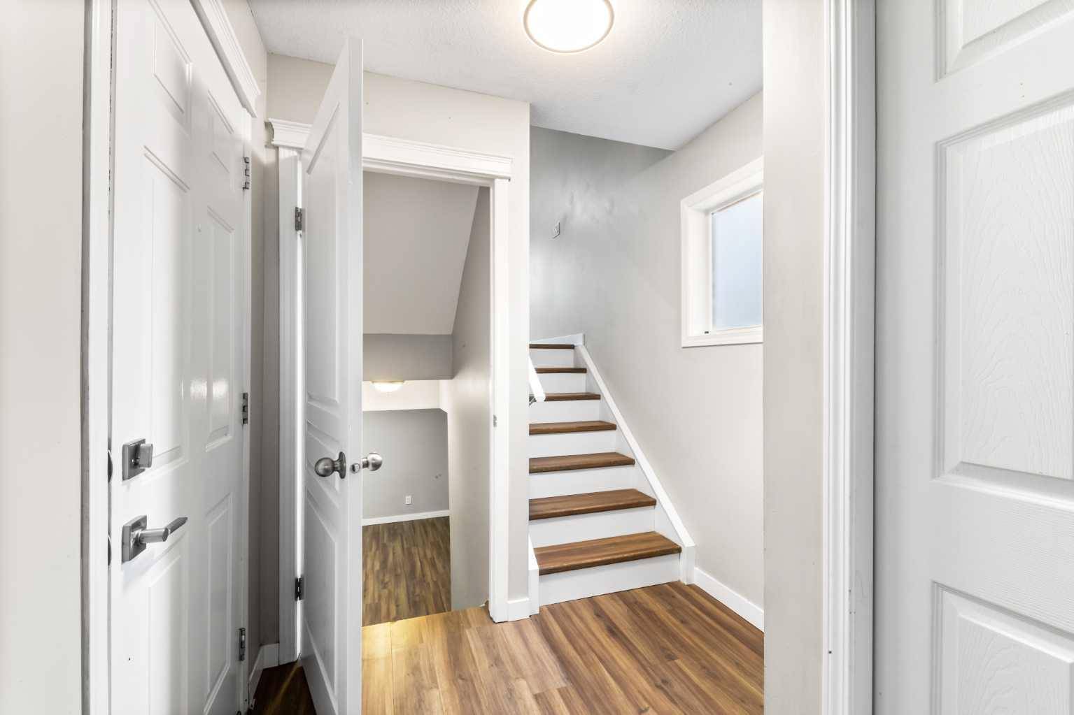 Calgary, AB T2A 7Z5,7038 16 AVE SE #804