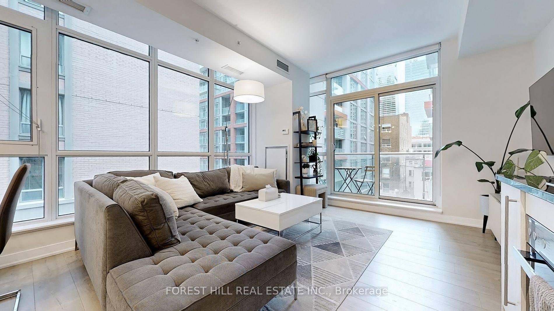 Toronto C01, ON M5V 0H5,30 Nelson ST #311