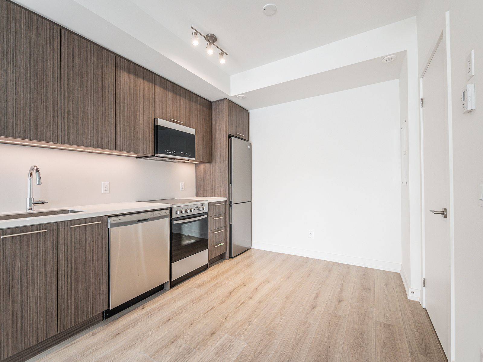 Toronto C14, ON M2N 4S2,260 Finch AVE E #4