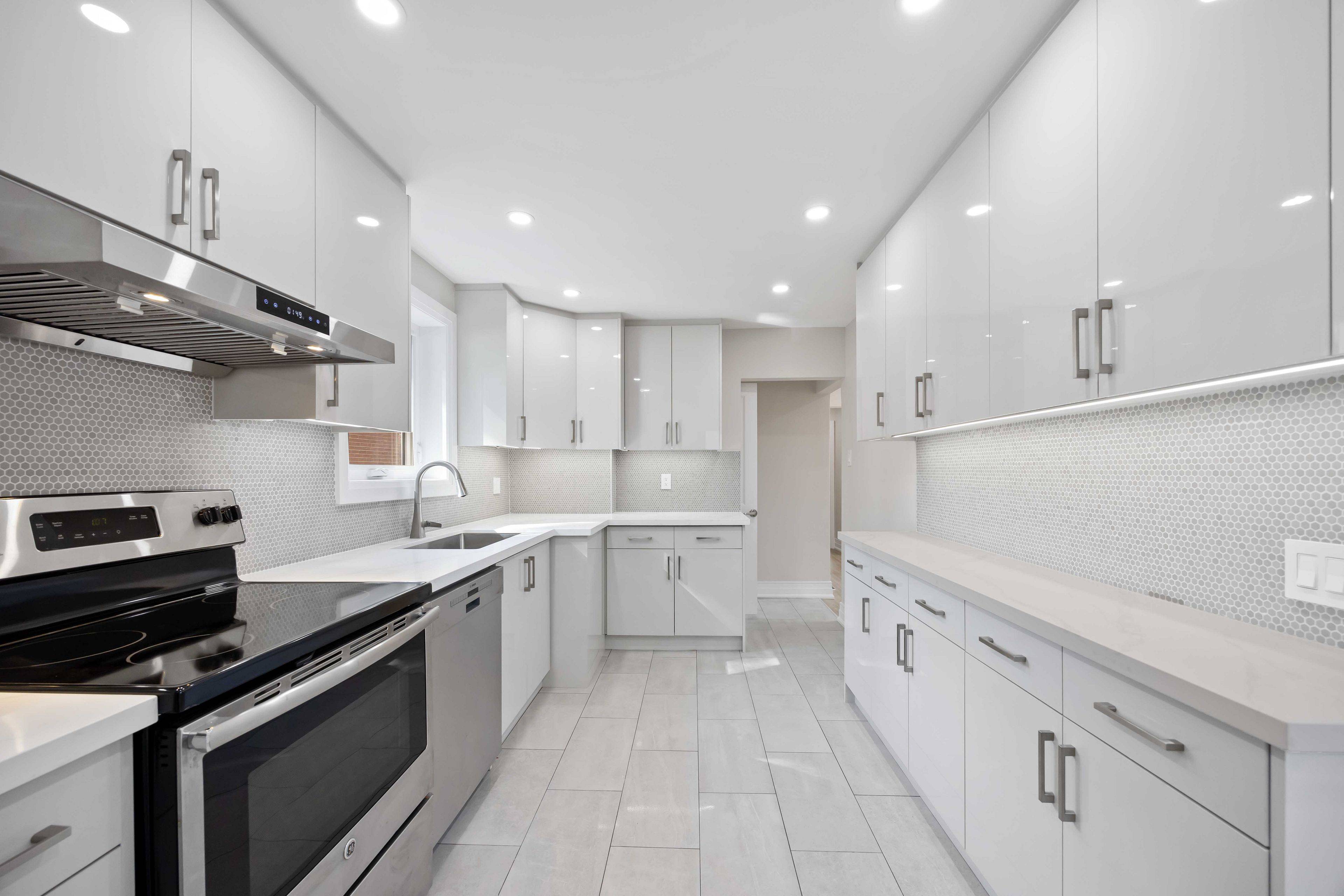 Toronto E03, ON M4B 2C9,24 Glenshaw CRES #Upper