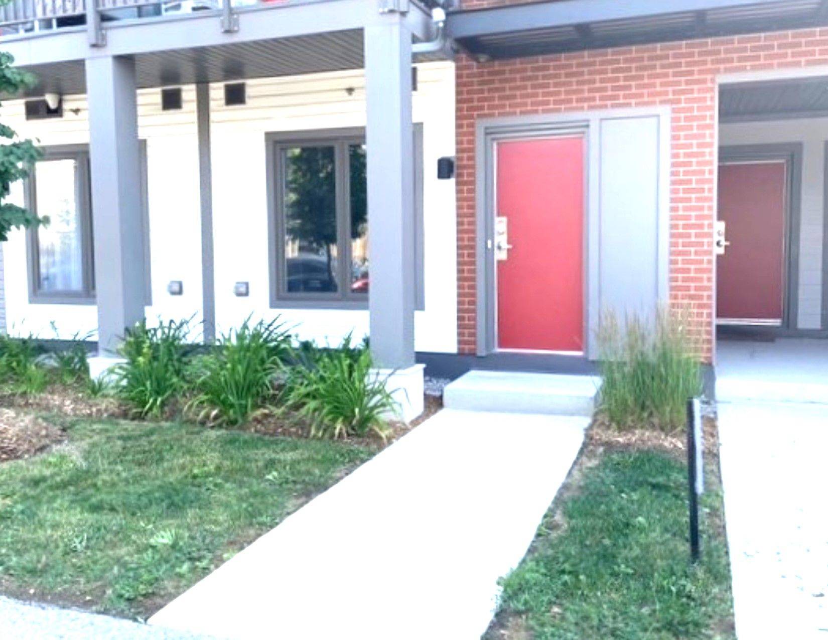 Pickering, ON L1X 0L3,2635 William Jackson DR W #404