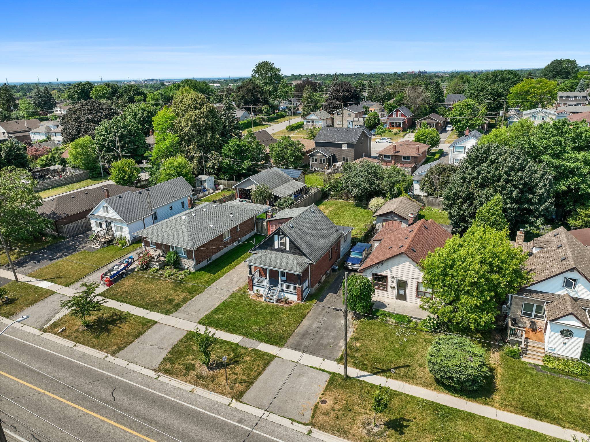 Oshawa, ON L1J 4Y2,110 Gibbons ST