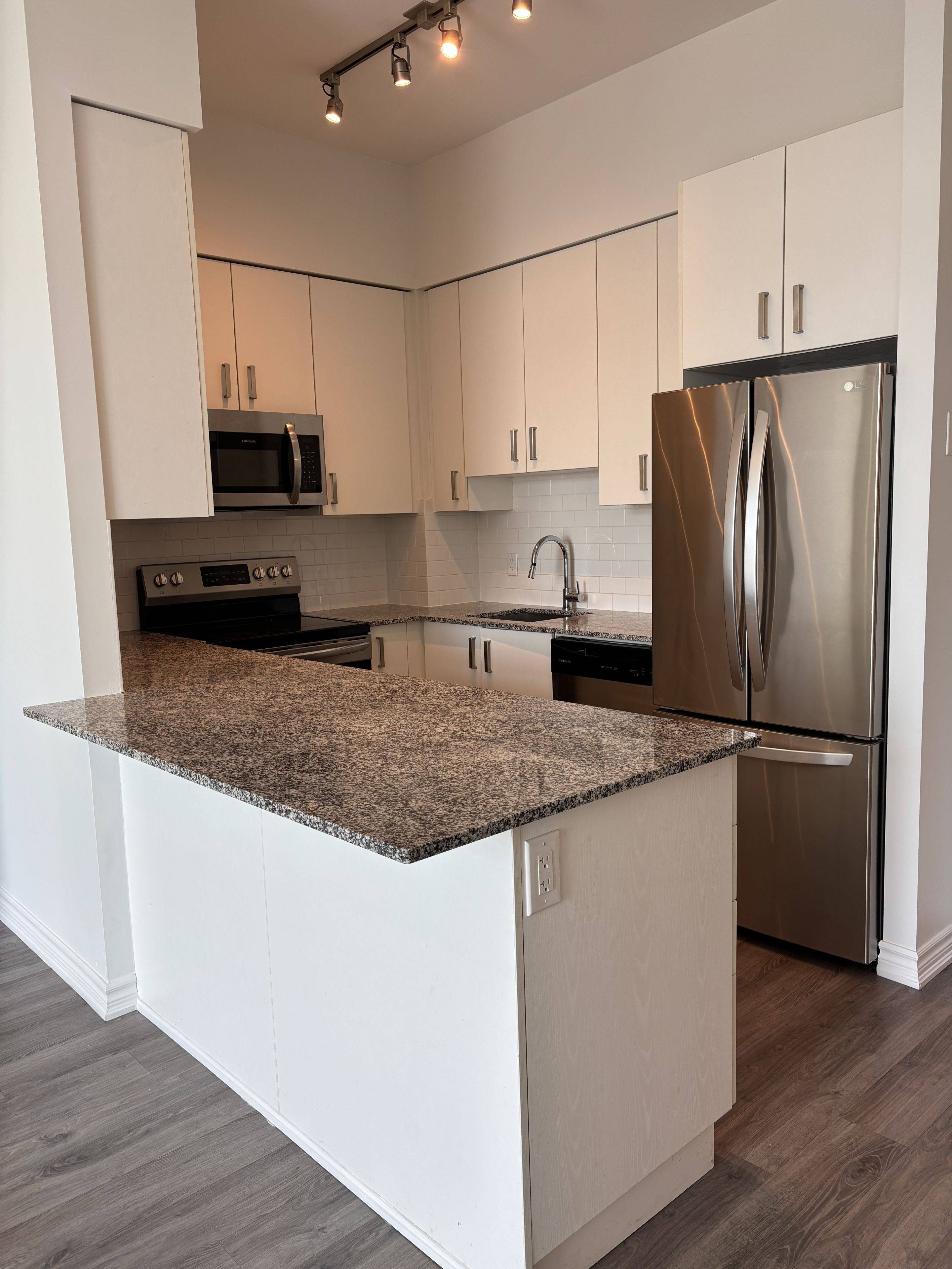 Richmond Hill, ON L4E 3N8,11611 Yonge ST #12 (Ph13)