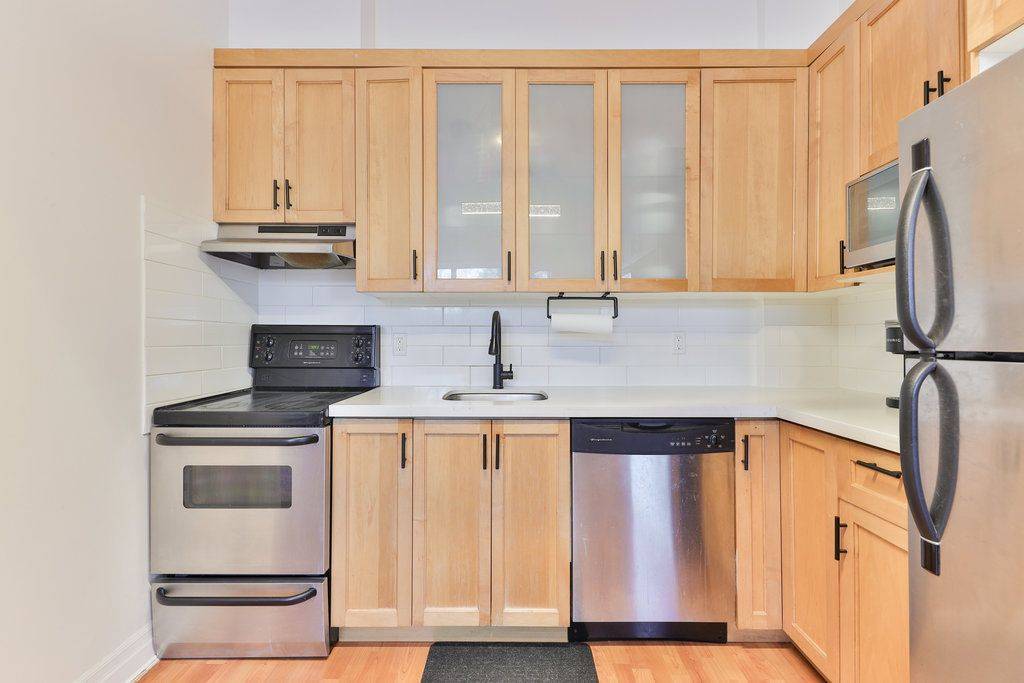 Oakville, ON L6K 3C2,459 Kerr ST #105