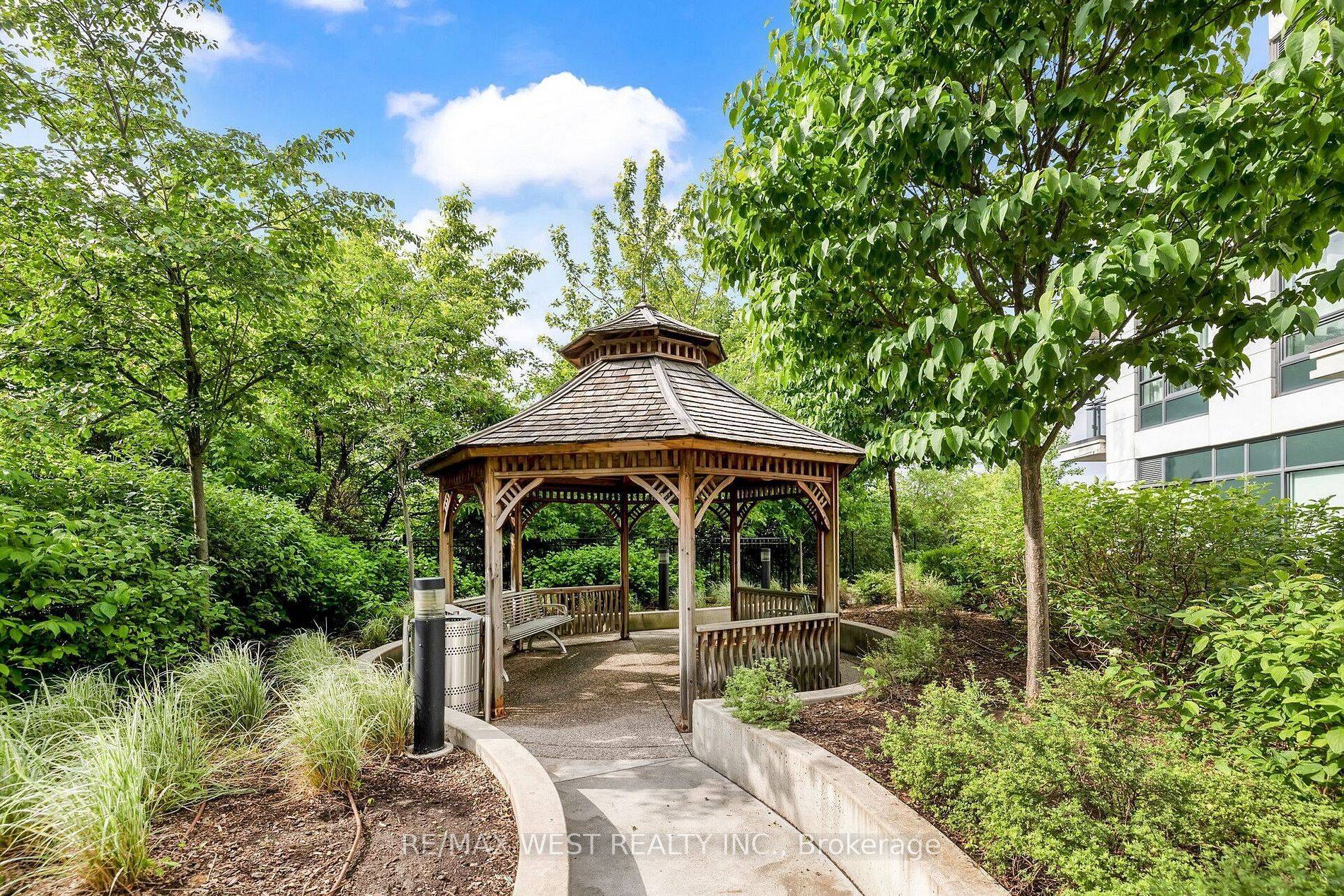 Toronto W10, ON M9W 0E7,840 Queens Plate DR #1211