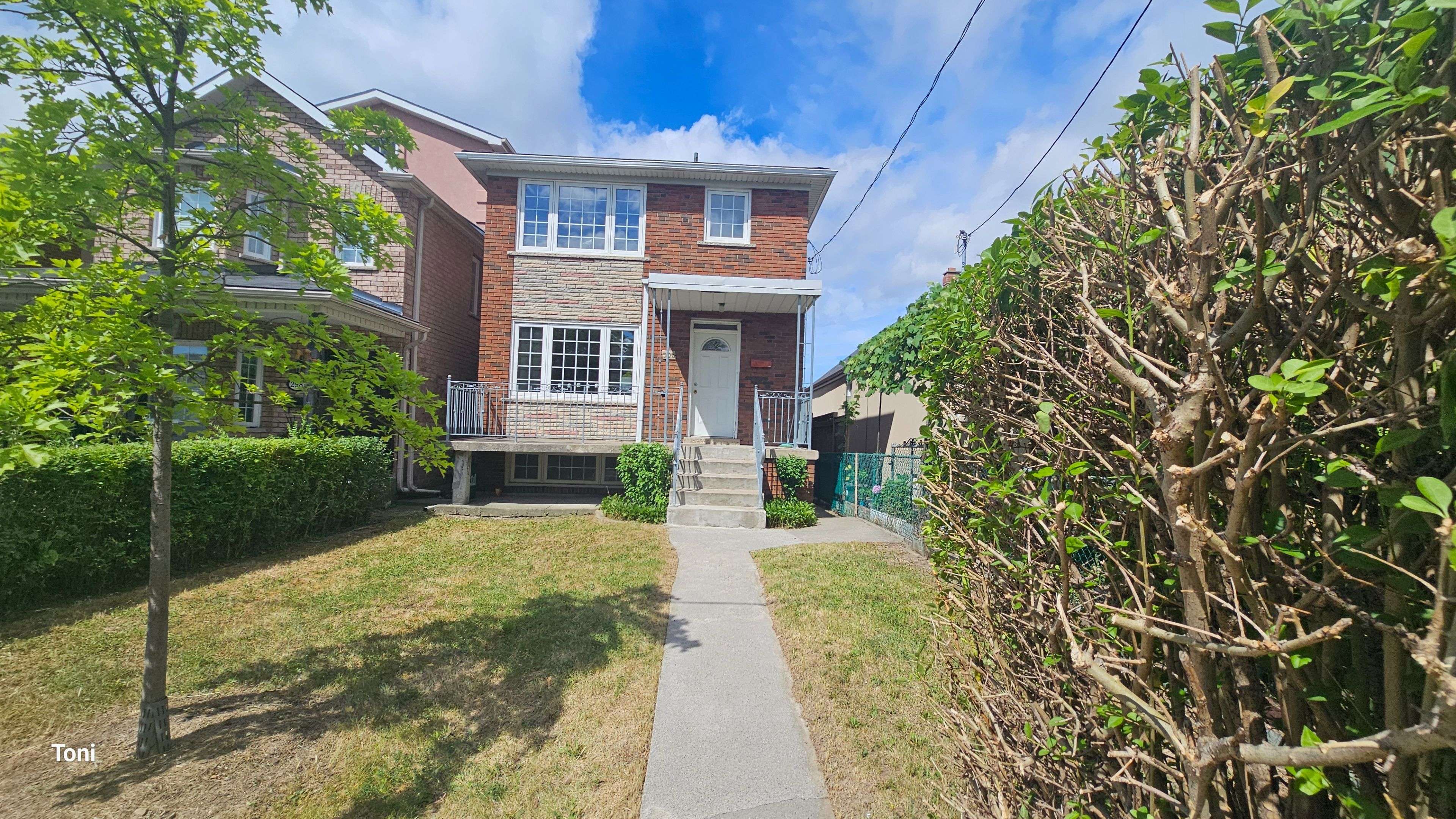 300 Earlscourt AVE, Toronto W03, ON M6E 4B8